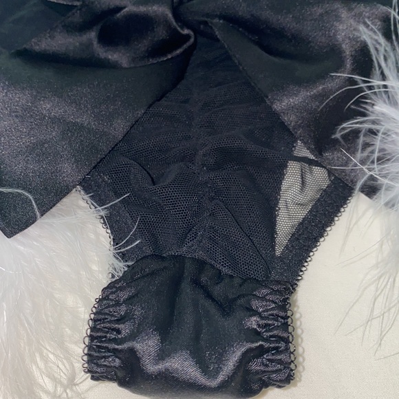 Victoria’s Secret woman’s garters panty sz-M - Picture 3 of 4